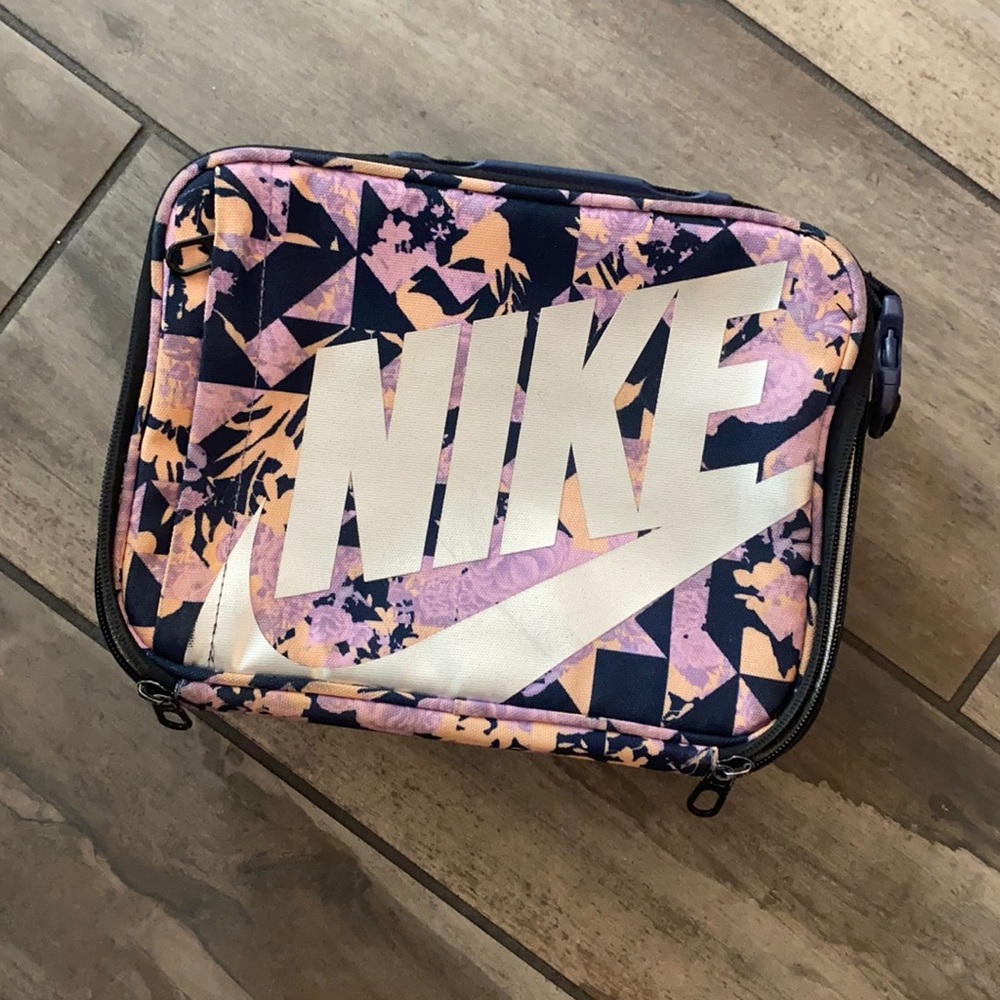 NIKE floral lunch box🥪🧃
